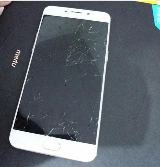 手机摔坏的照片oppo,oppo手机摔坏图片 上海oppo手机摔碎,心疼啊